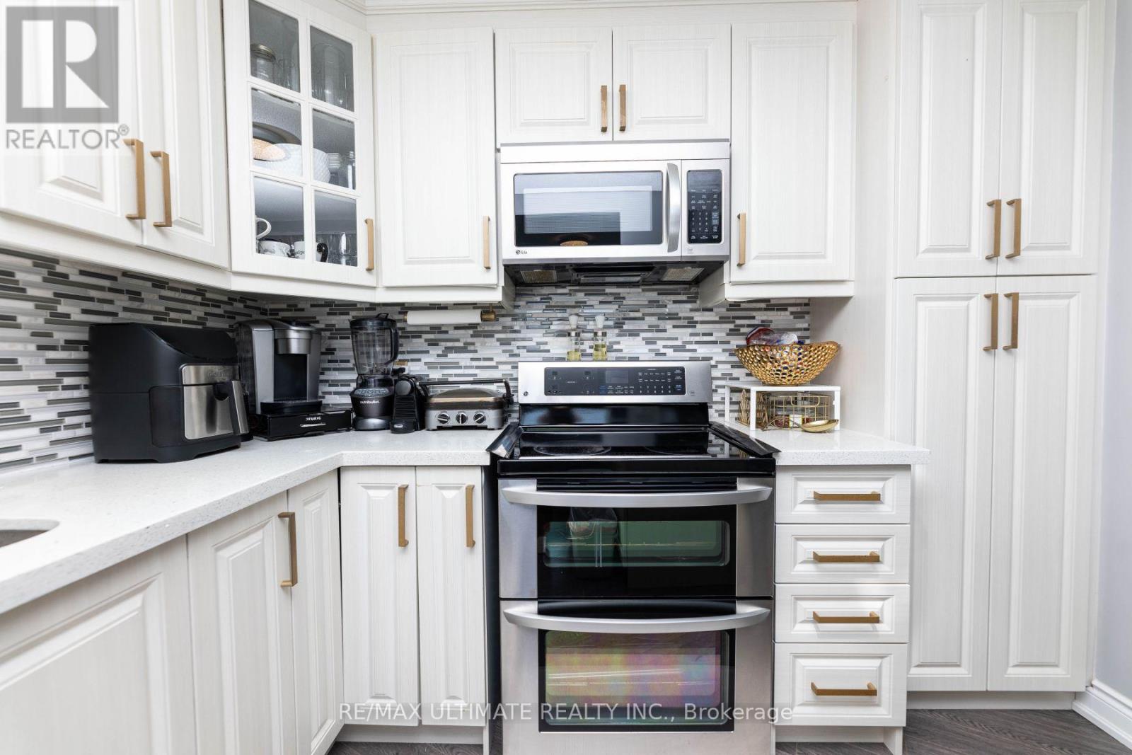 1007 - 530 Lolita Garden, Mississauga, Ontario  L5A 3T2 - Photo 6 - W12479506