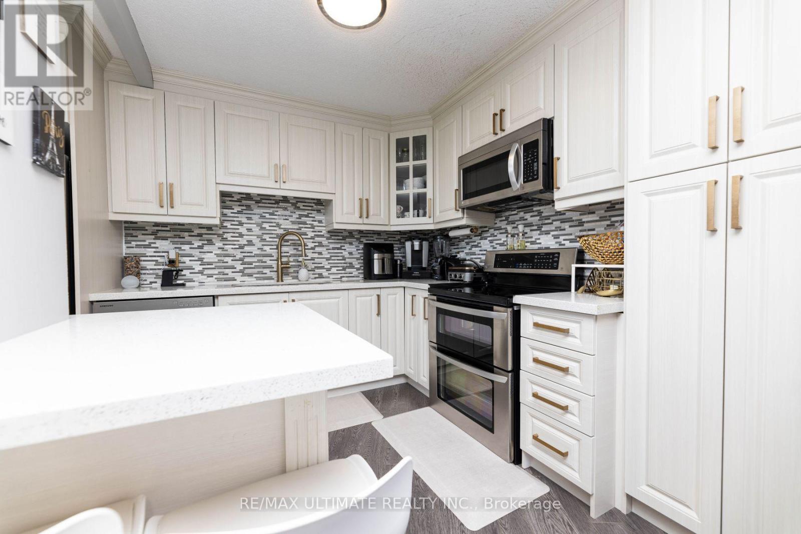 1007 - 530 Lolita Garden, Mississauga, Ontario  L5A 3T2 - Photo 7 - W12479506
