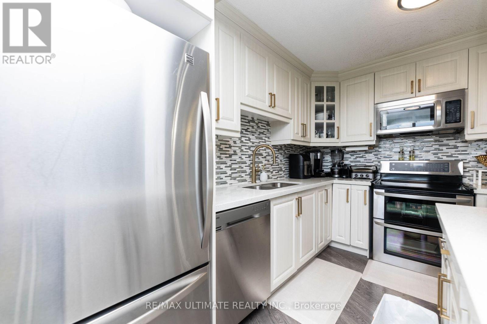 1007 - 530 Lolita Garden, Mississauga, Ontario  L5A 3T2 - Photo 8 - W12479506