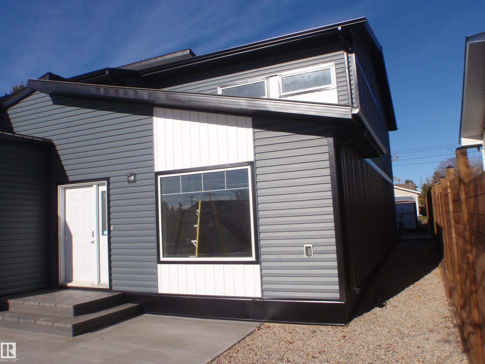 4416 55 Av, Barrhead, Alberta  T7N 1K1 - Photo 3 - E4453155