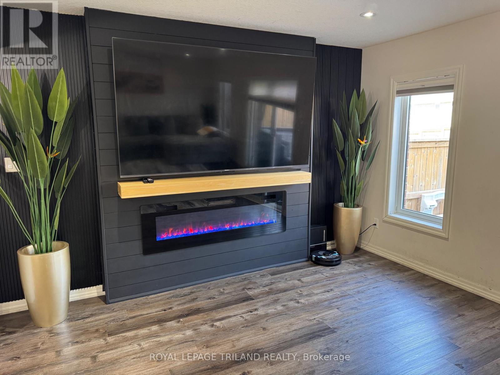 Upper - 41 Cortland Terrace, St. Thomas, Ontario  N5R 0J7 - Photo 11 - X12479539