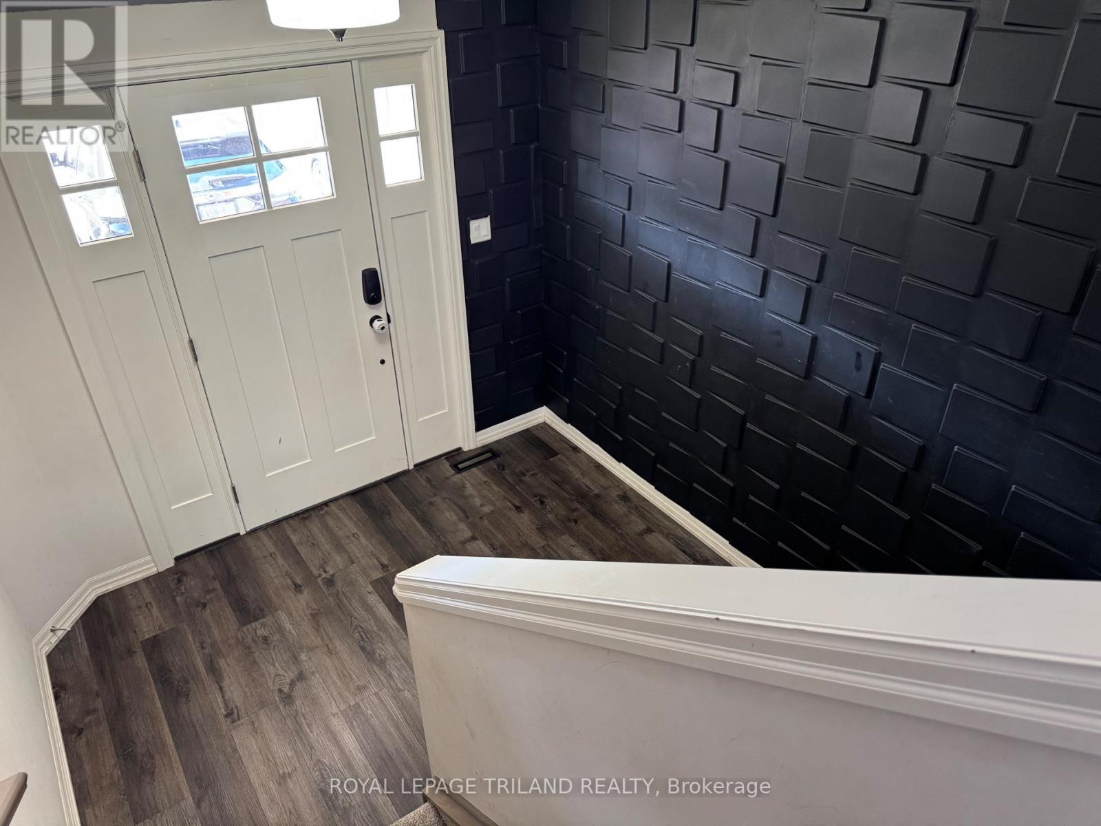 Upper - 41 Cortland Terrace, St. Thomas, Ontario  N5R 0J7 - Photo 3 - X12479539