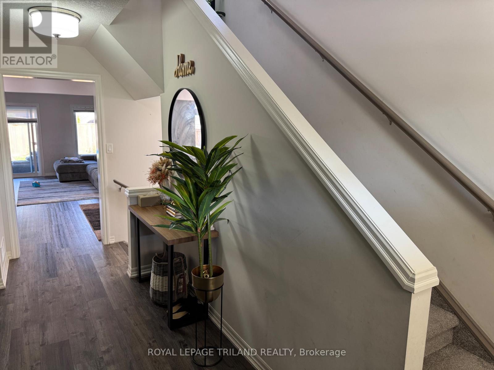 Upper - 41 Cortland Terrace, St. Thomas, Ontario  N5R 0J7 - Photo 4 - X12479539