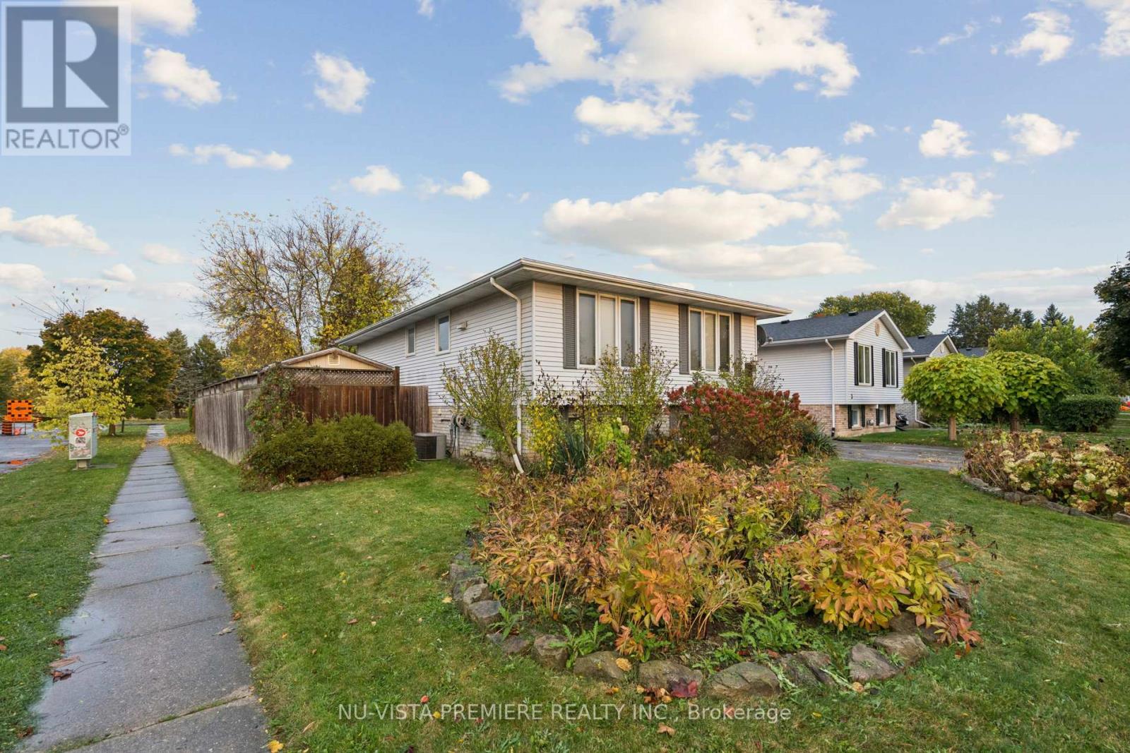 1 Osijek Crescent, Brantford, Ontario  N3P 1Z3 - Photo 2 - X12479551