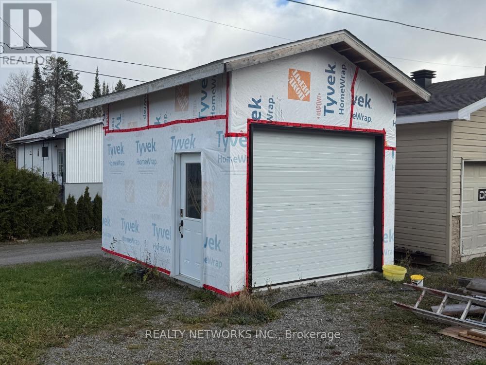 24 Hazelnut Street, Timmins, Ontario P4N 7C2 - Photo 3 - T12479552