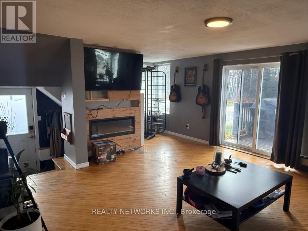 24 Hazelnut Street, Timmins, Ontario P4N 7C2 - Photo 5 - T12479552