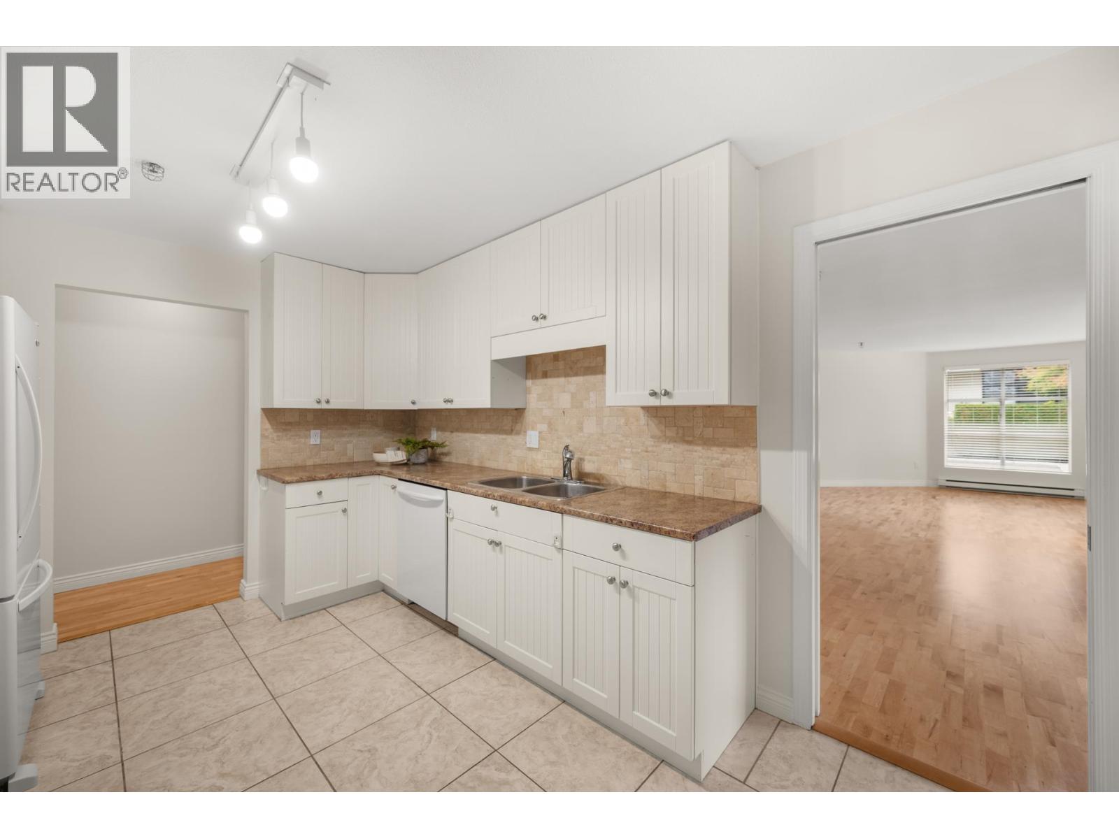 105 5 Renaissance Square, New Westminster, British Columbia  V3M 6K5 - Photo 14 - R3061350