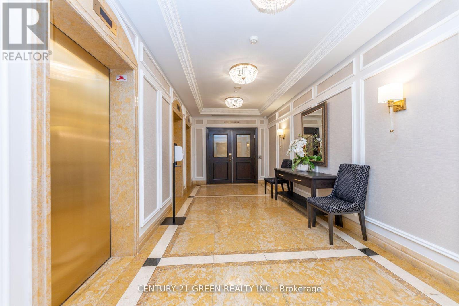 402 - 10 Old York Mills Road, Toronto, Ontario  M2P 2G9 - Photo 12 - C12479520