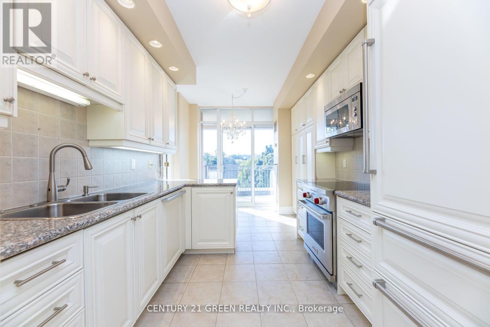 402 - 10 Old York Mills Road, Toronto, Ontario  M2P 2G9 - Photo 17 - C12479520