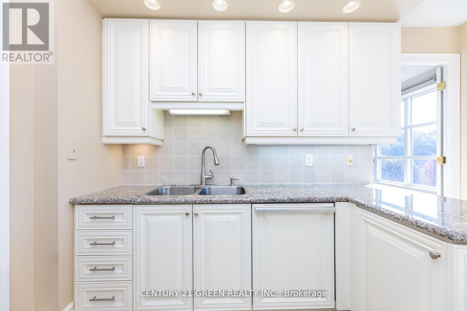 402 - 10 Old York Mills Road, Toronto, Ontario  M2P 2G9 - Photo 23 - C12479520