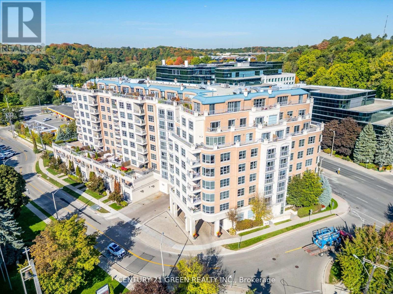 402 - 10 Old York Mills Road, Toronto, Ontario  M2P 2G9 - Photo 3 - C12479520
