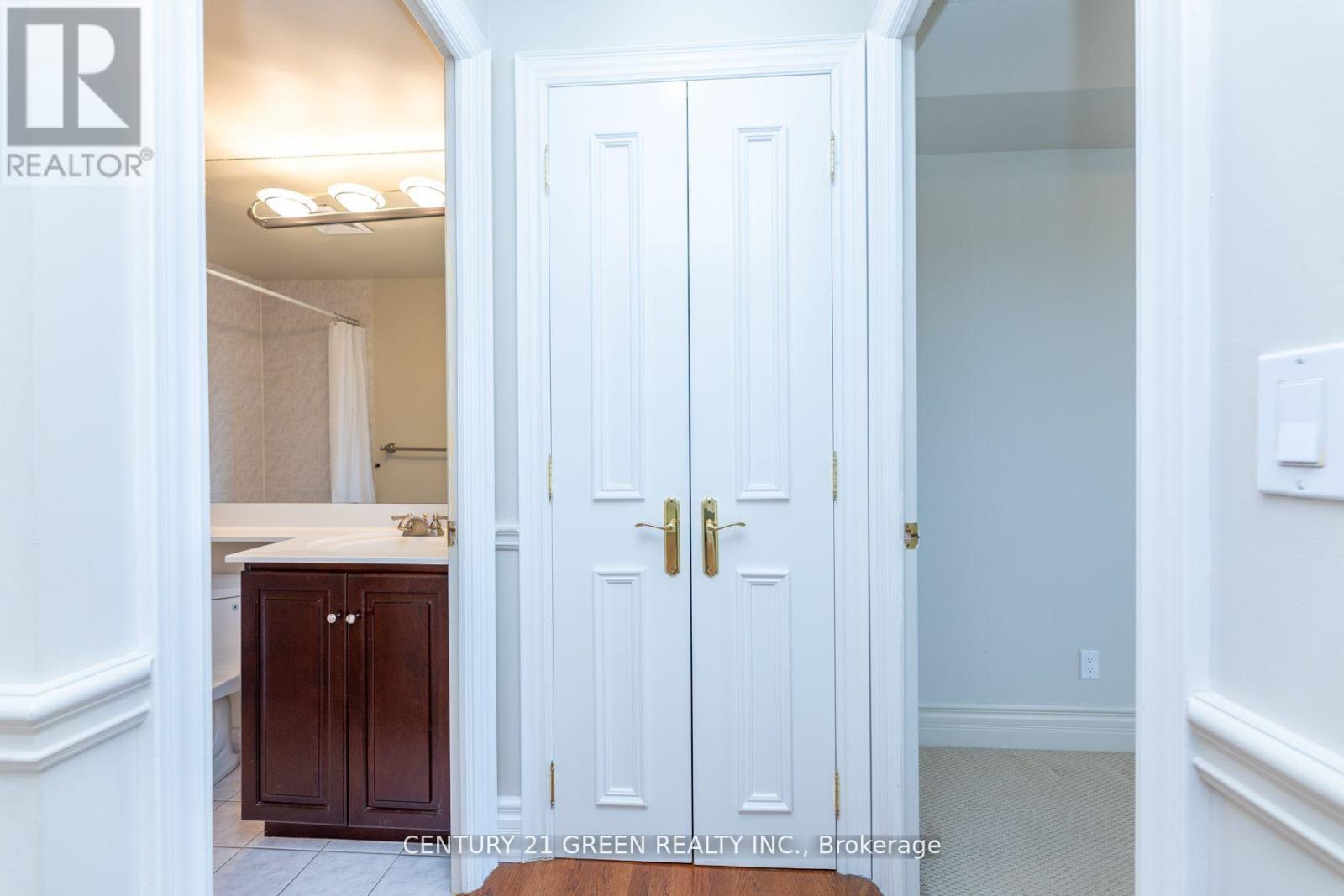 402 - 10 Old York Mills Road, Toronto, Ontario  M2P 2G9 - Photo 35 - C12479520