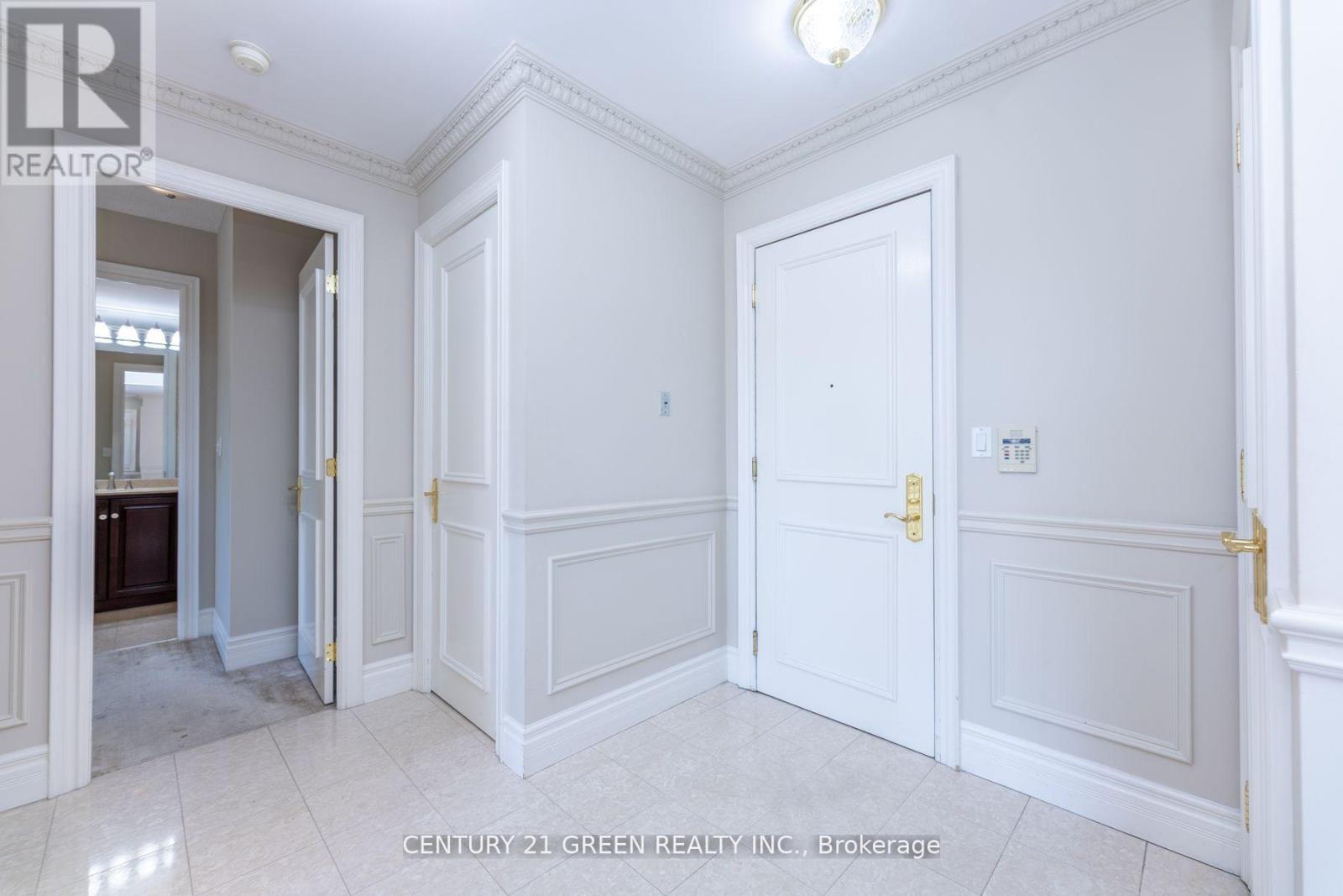 402 - 10 Old York Mills Road, Toronto, Ontario  M2P 2G9 - Photo 39 - C12479520