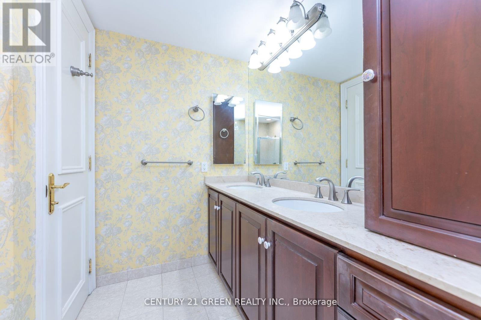 402 - 10 Old York Mills Road, Toronto, Ontario  M2P 2G9 - Photo 46 - C12479520
