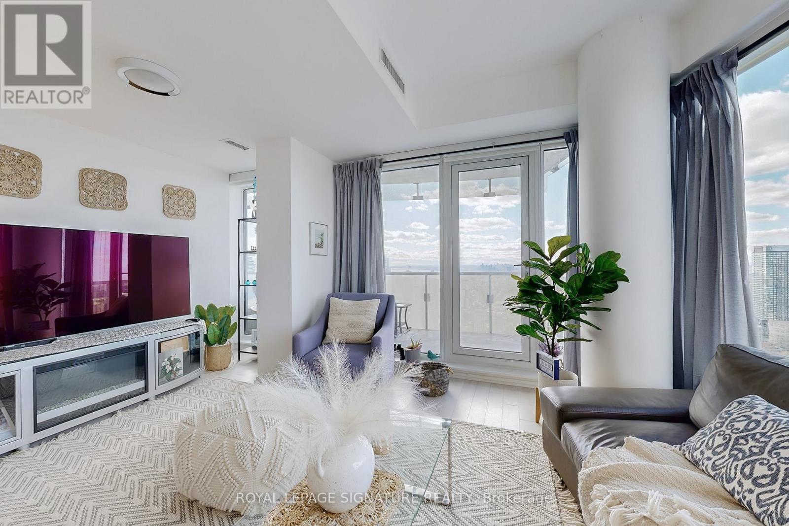 5811 - 197 Yonge Street, Toronto, Ontario  M5B 0C1 - Photo 10 - C12479532