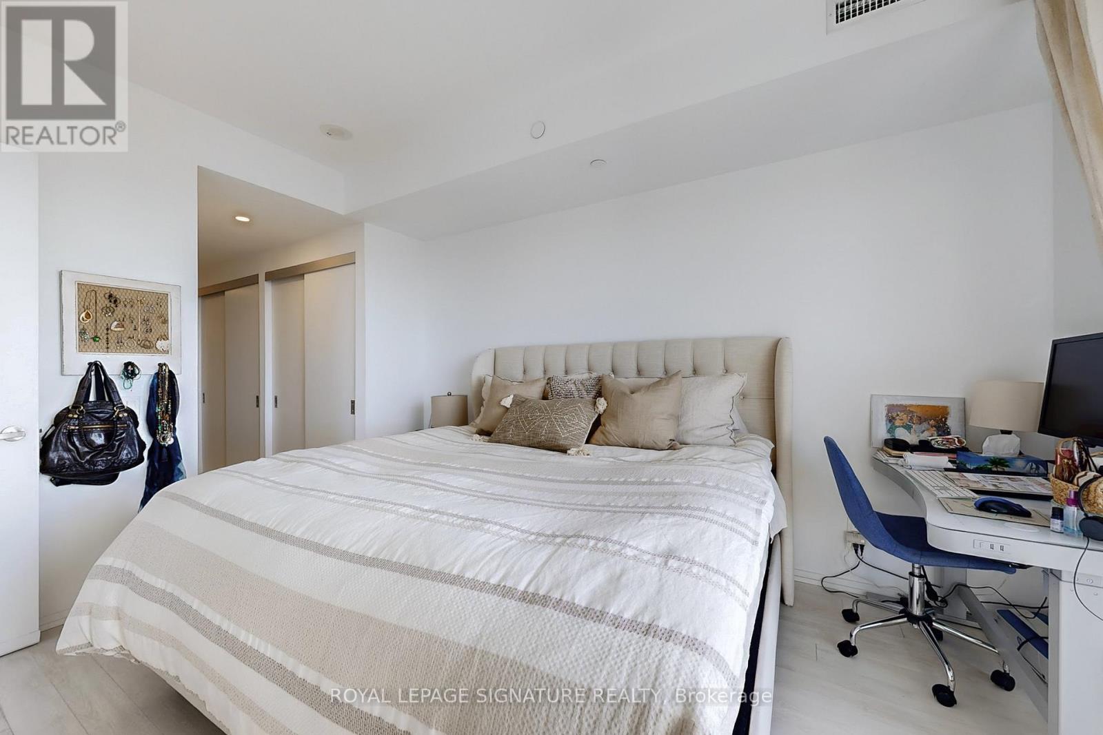 5811 - 197 Yonge Street, Toronto, Ontario  M5B 0C1 - Photo 16 - C12479532