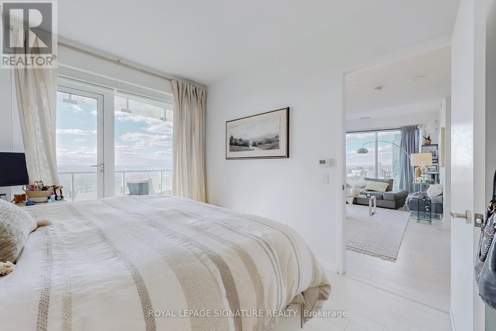 5811 - 197 Yonge Street, Toronto, Ontario  M5B 0C1 - Photo 17 - C12479532
