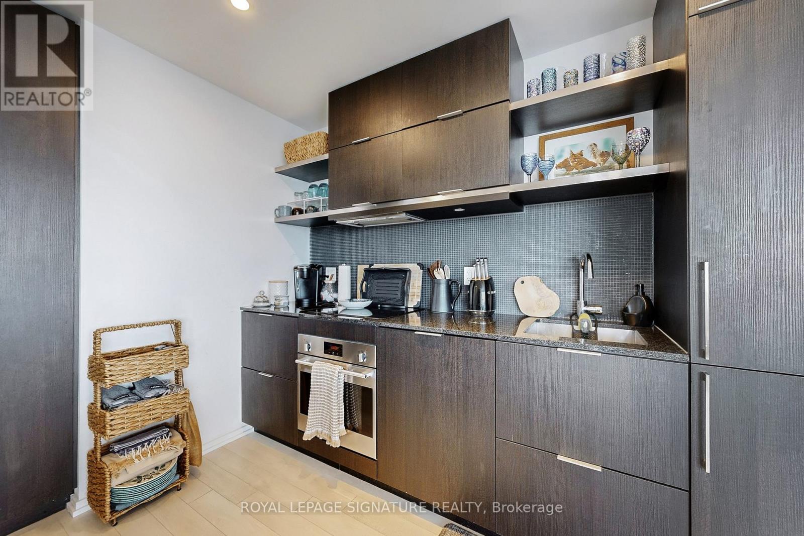 5811 - 197 Yonge Street, Toronto, Ontario  M5B 0C1 - Photo 5 - C12479532