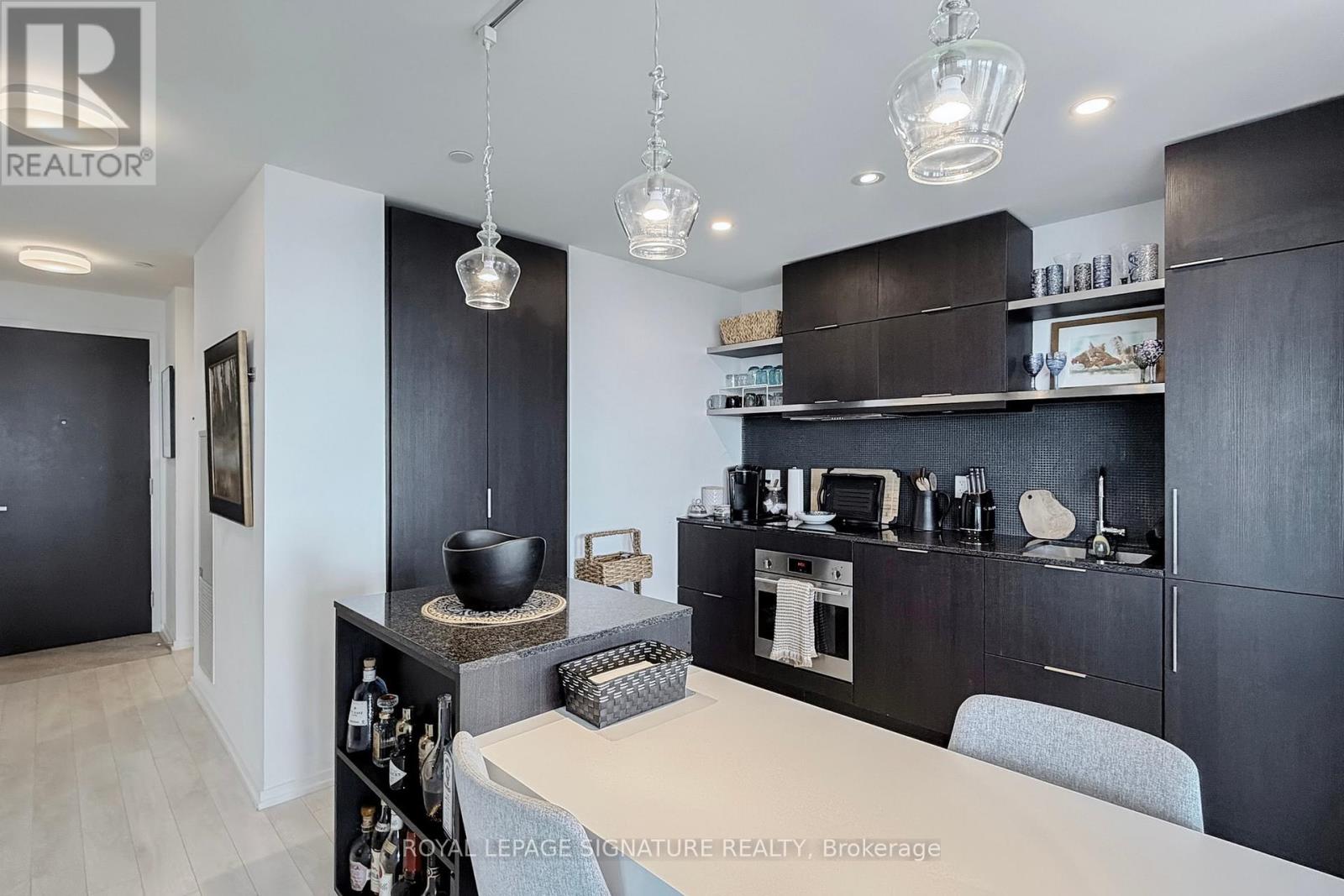 5811 - 197 Yonge Street, Toronto, Ontario  M5B 0C1 - Photo 6 - C12479532