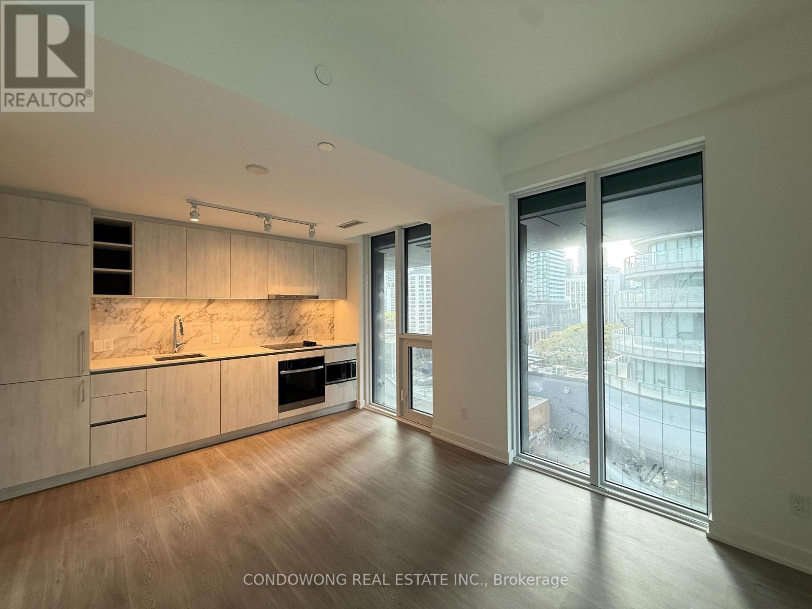 809 - 8 Wellesley Street W, Toronto, Ontario  M4Y 0J5 - Photo 2 - C12479533