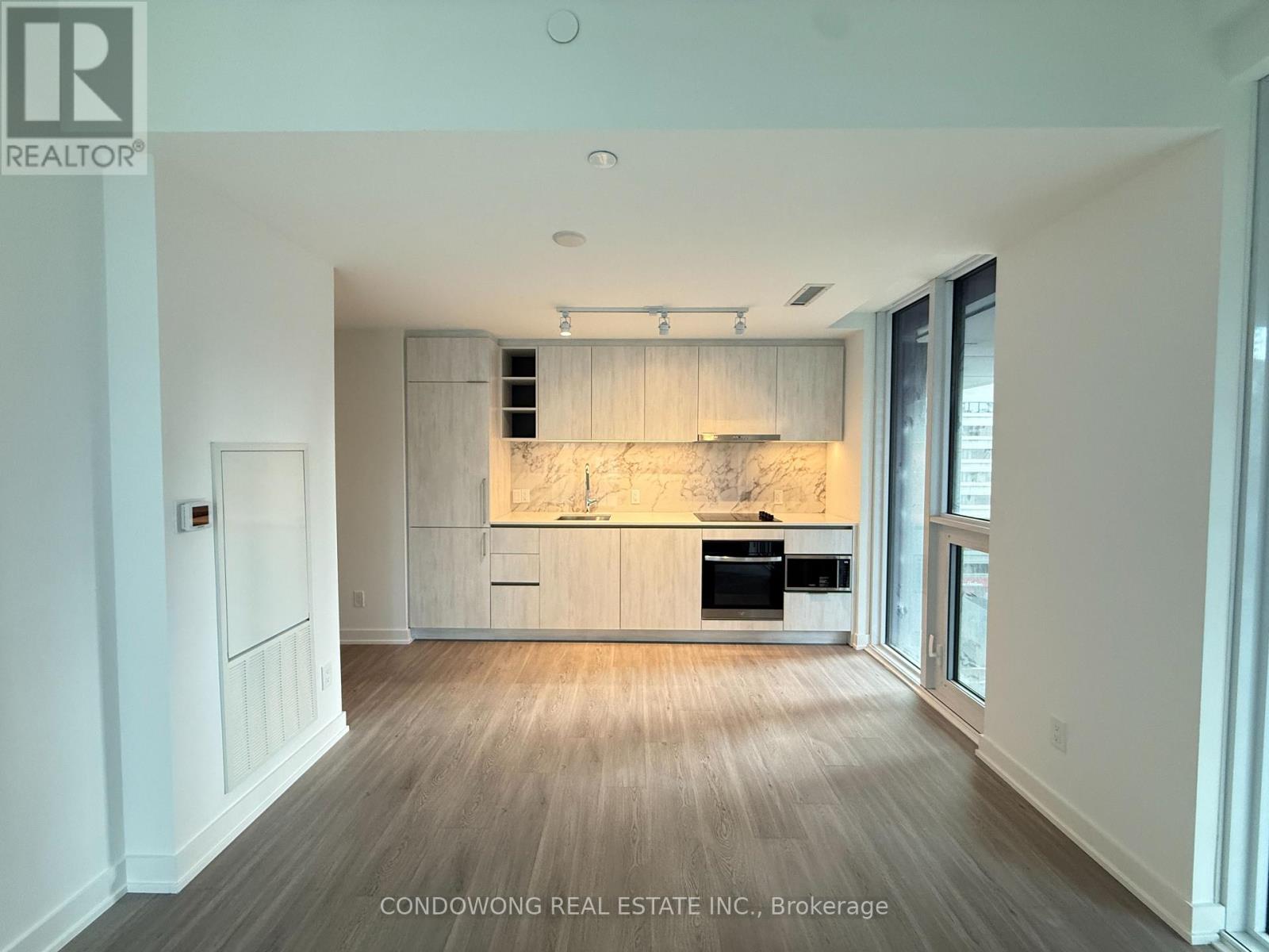 809 - 8 Wellesley Street W, Toronto, Ontario  M4Y 0J5 - Photo 3 - C12479533