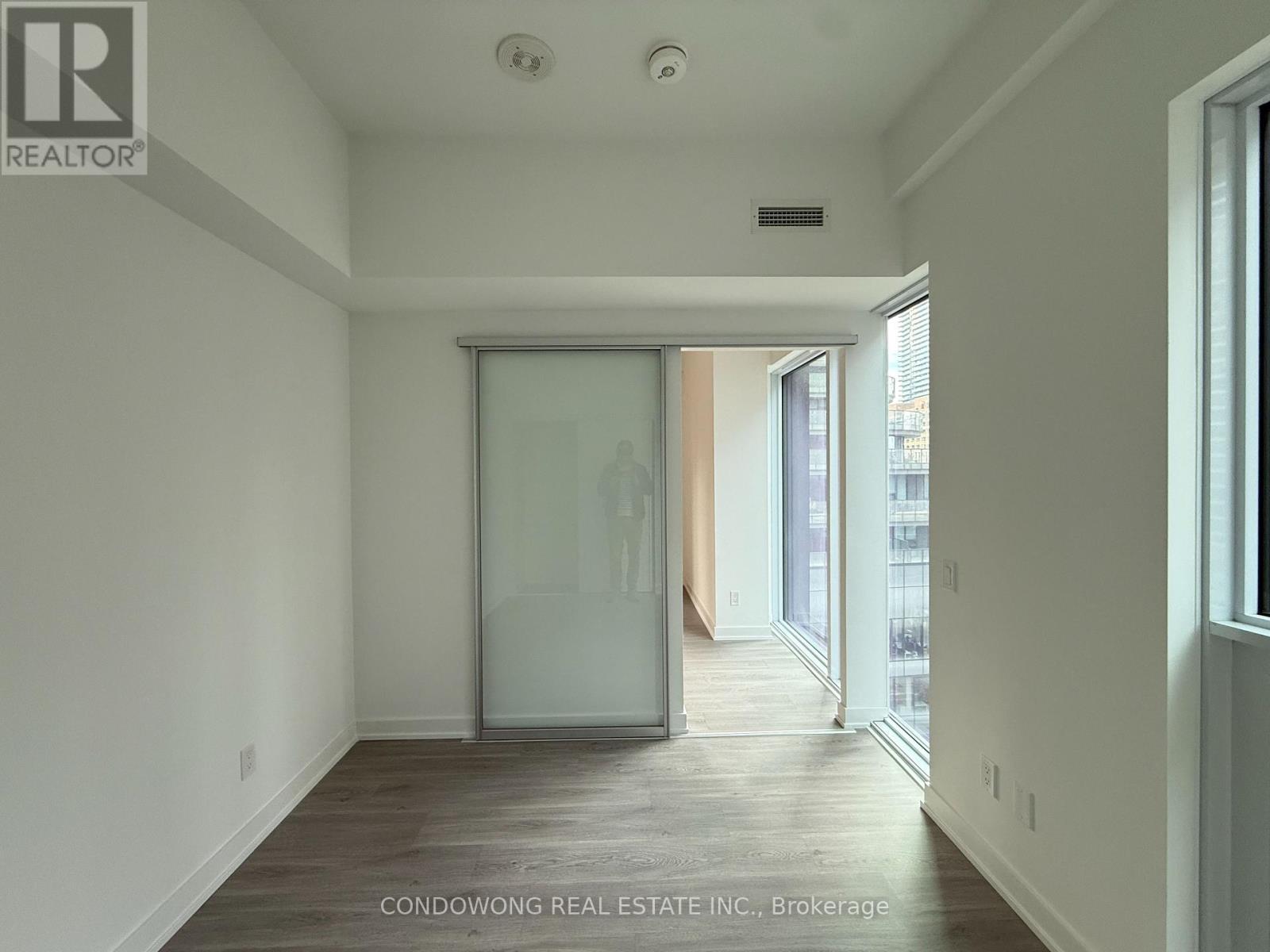 809 - 8 Wellesley Street W, Toronto, Ontario  M4Y 0J5 - Photo 9 - C12479533