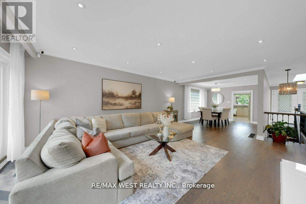 151 Brahms Avenue, Toronto, Ontario  M2H 1H9 - Photo 11 - C12479542