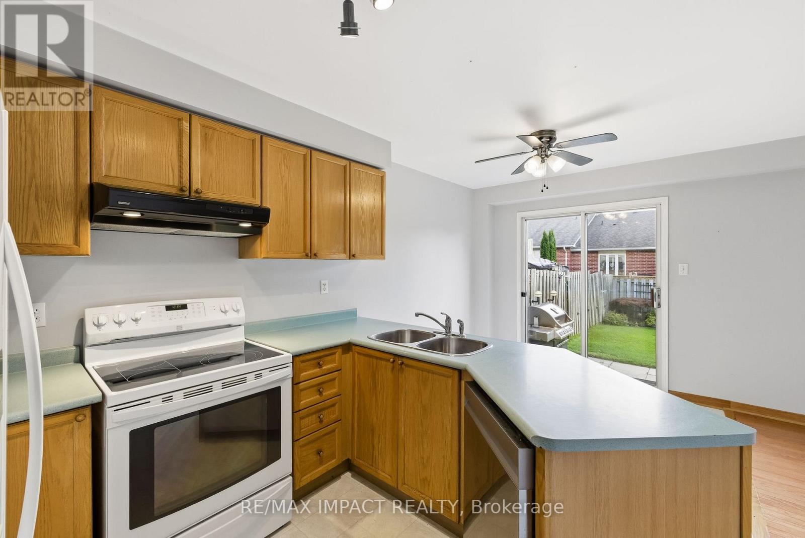 33 Pine Gate Place, Whitby, Ontario  L1R 2M6 - Photo 24 - E12479578