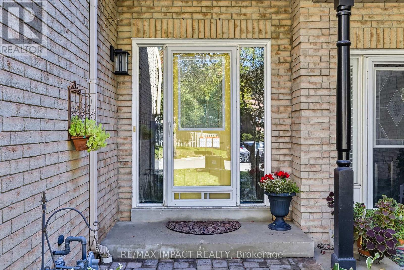 33 Pine Gate Place, Whitby, Ontario  L1R 2M6 - Photo 5 - E12479578