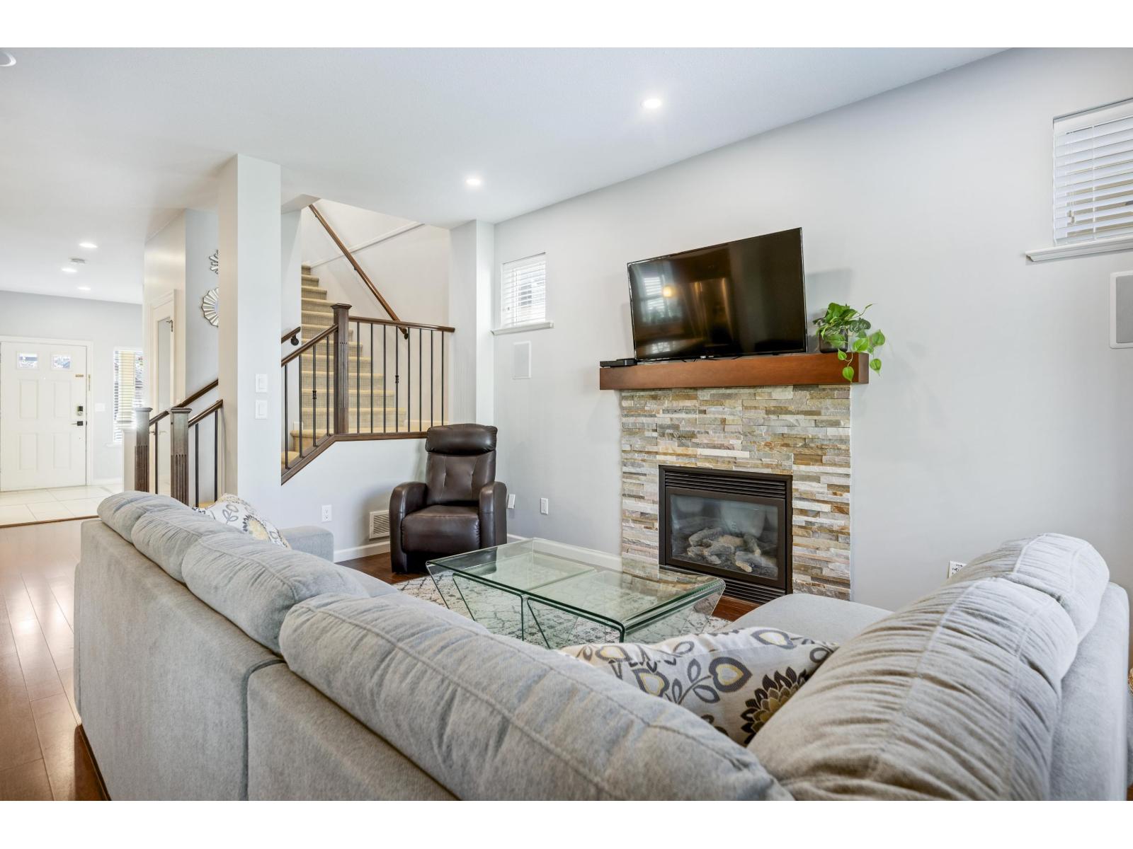 6867 208a Street, Langley, British Columbia  V2Y 0G2 - Photo 9 - R3061516