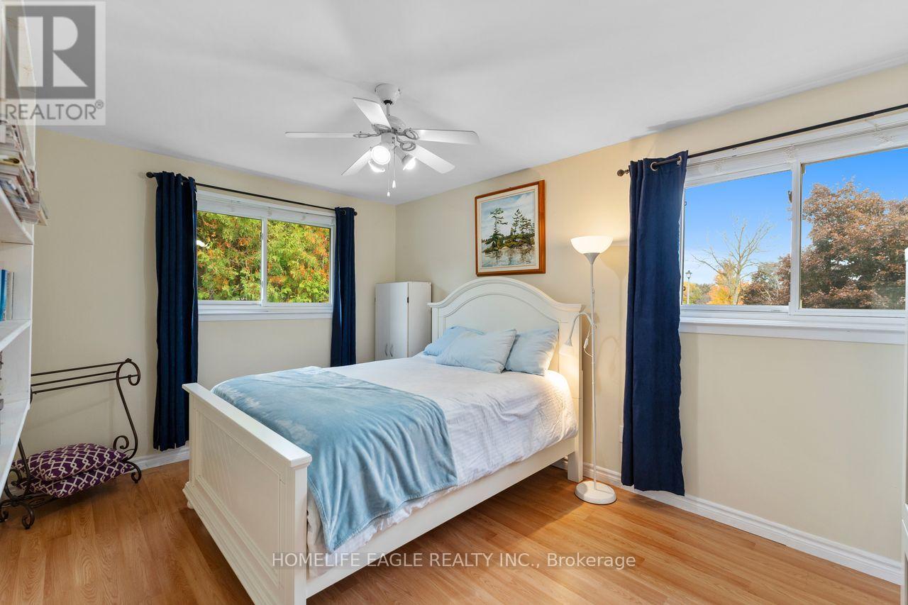 14 Lee Avenue, Bradford West Gwillimbury, Ontario  L3Z 1A9 - Photo 11 - N12479536