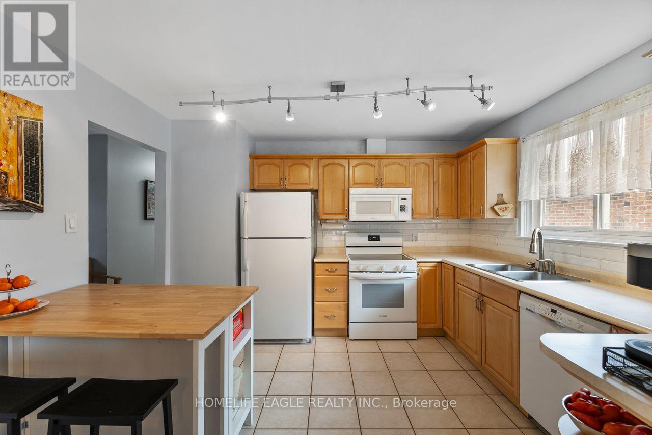 14 Lee Avenue, Bradford West Gwillimbury, Ontario  L3Z 1A9 - Photo 7 - N12479536