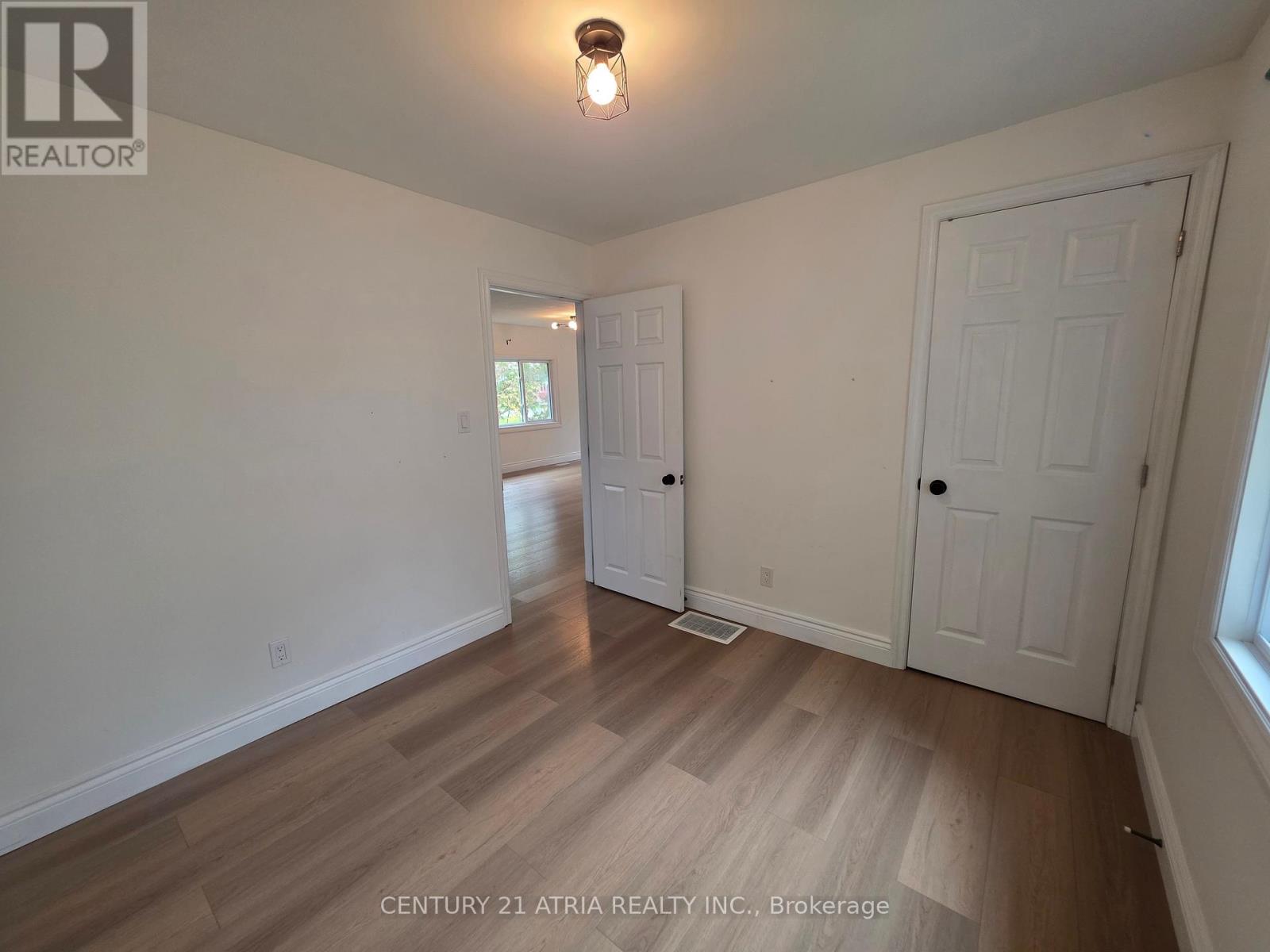 257 Pine Beach Drive, Georgina, Ontario  L4P 2V7 - Photo 12 - N12479541