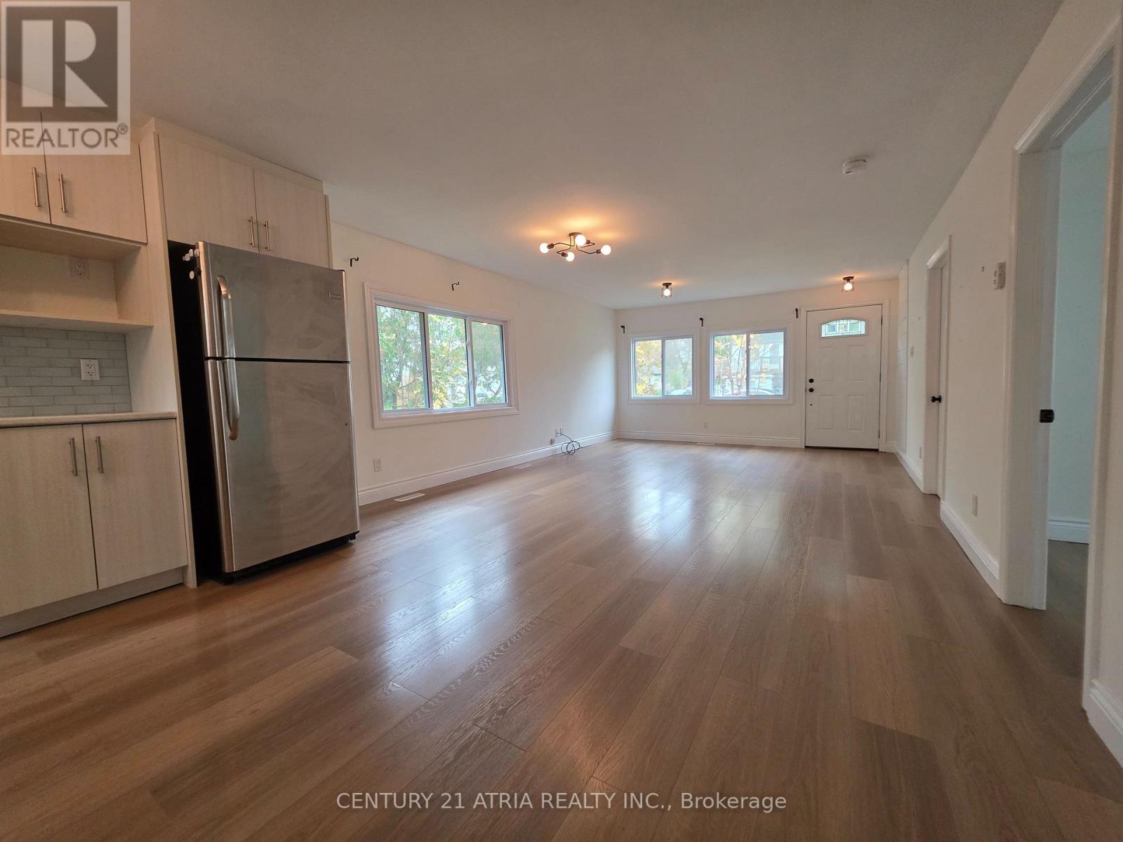 257 Pine Beach Drive, Georgina, Ontario  L4P 2V7 - Photo 4 - N12479541