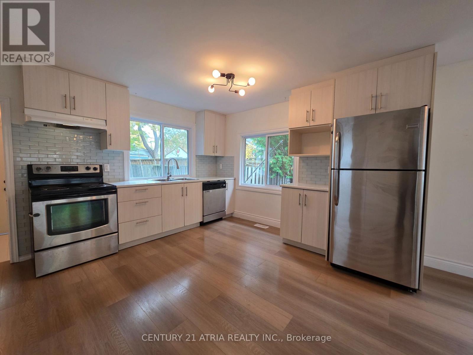 257 Pine Beach Drive, Georgina, Ontario  L4P 2V7 - Photo 6 - N12479541