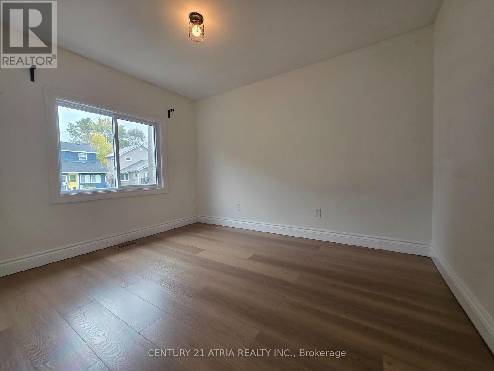 257 Pine Beach Drive, Georgina, Ontario  L4P 2V7 - Photo 7 - N12479541