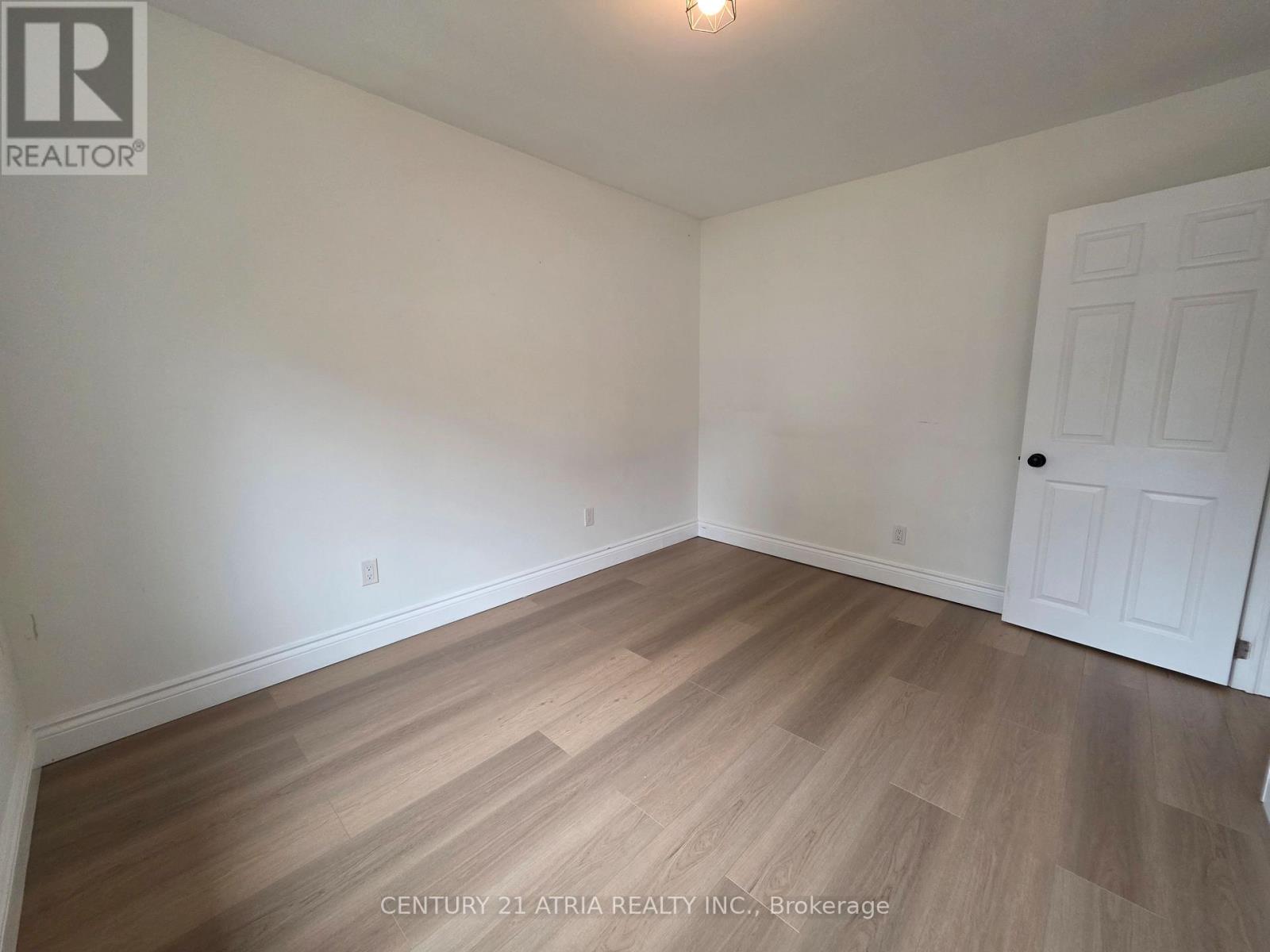 257 Pine Beach Drive, Georgina, Ontario  L4P 2V7 - Photo 8 - N12479541
