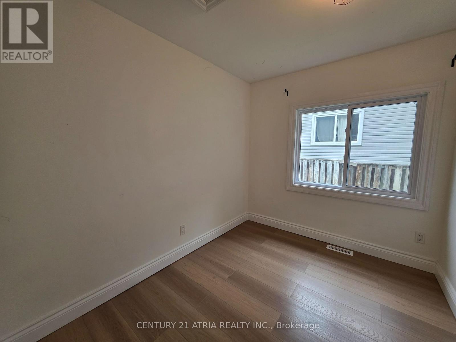 257 Pine Beach Drive, Georgina, Ontario  L4P 2V7 - Photo 9 - N12479541