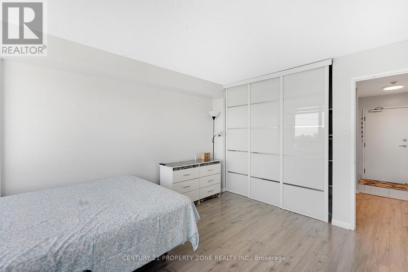 407 - 10 Laurelcrest Street, Brampton, Ontario  L4W 5P7 - Photo 17 - W12479522