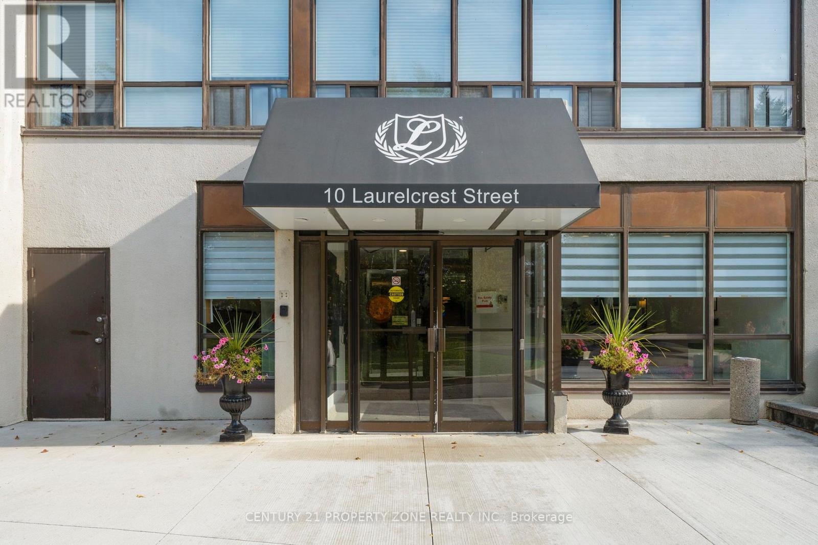 407 - 10 Laurelcrest Street, Brampton, Ontario  L4W 5P7 - Photo 2 - W12479522