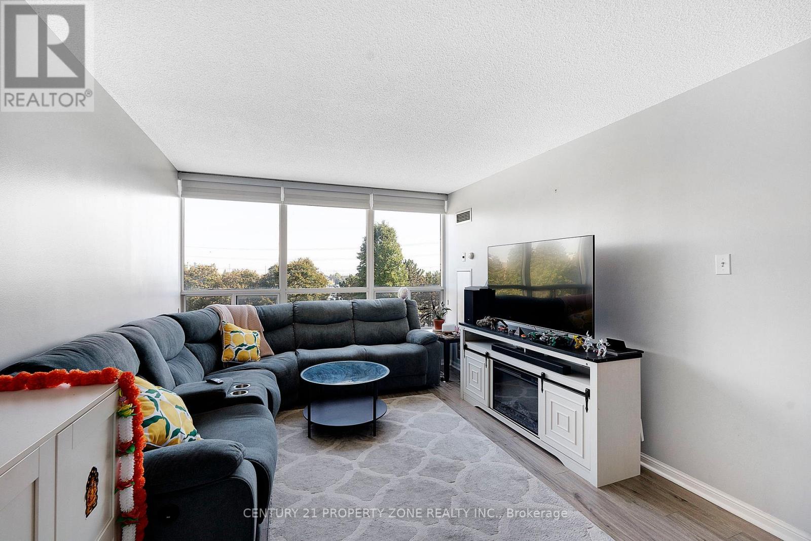 407 - 10 Laurelcrest Street, Brampton, Ontario  L4W 5P7 - Photo 9 - W12479522