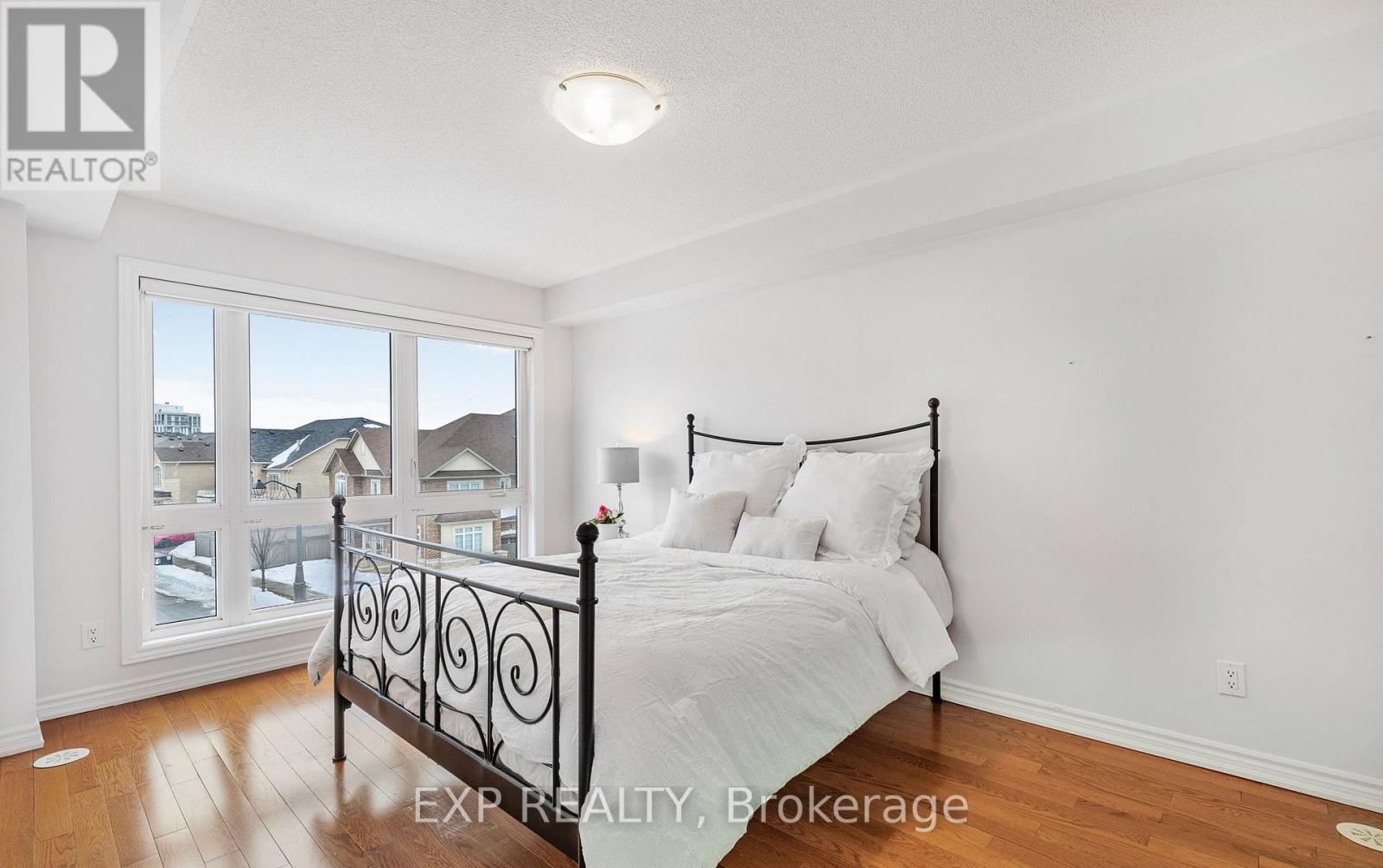 3048 Postridge Drive, Oakville, Ontario  L6H 0R9 - Photo 10 - W12479526