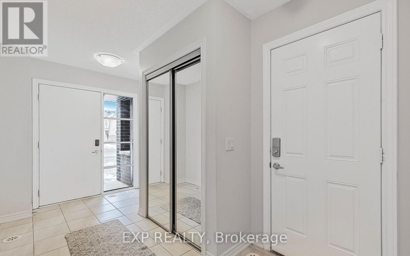 3048 Postridge Drive, Oakville, Ontario  L6H 0R9 - Photo 3 - W12479526