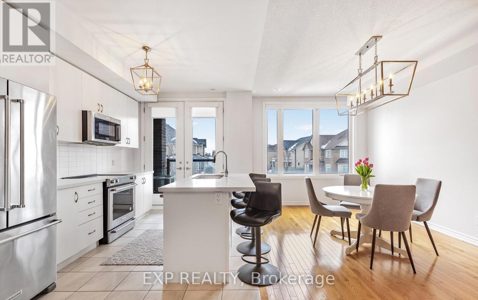 3048 Postridge Drive, Oakville, Ontario  L6H 0R9 - Photo 4 - W12479526