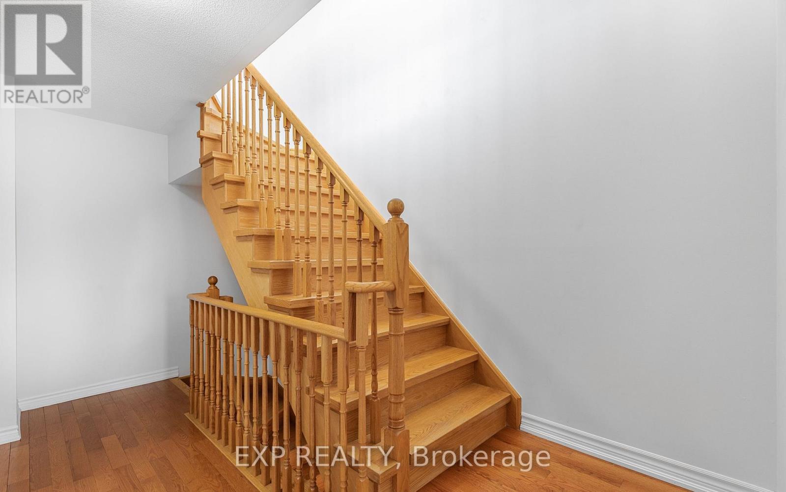 3048 Postridge Drive, Oakville, Ontario  L6H 0R9 - Photo 9 - W12479526