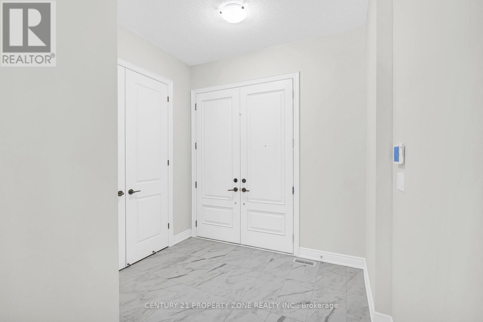 33 Gladmary Drive, Brampton, Ontario  L6Y 0E4 - Photo 4 - W12479555