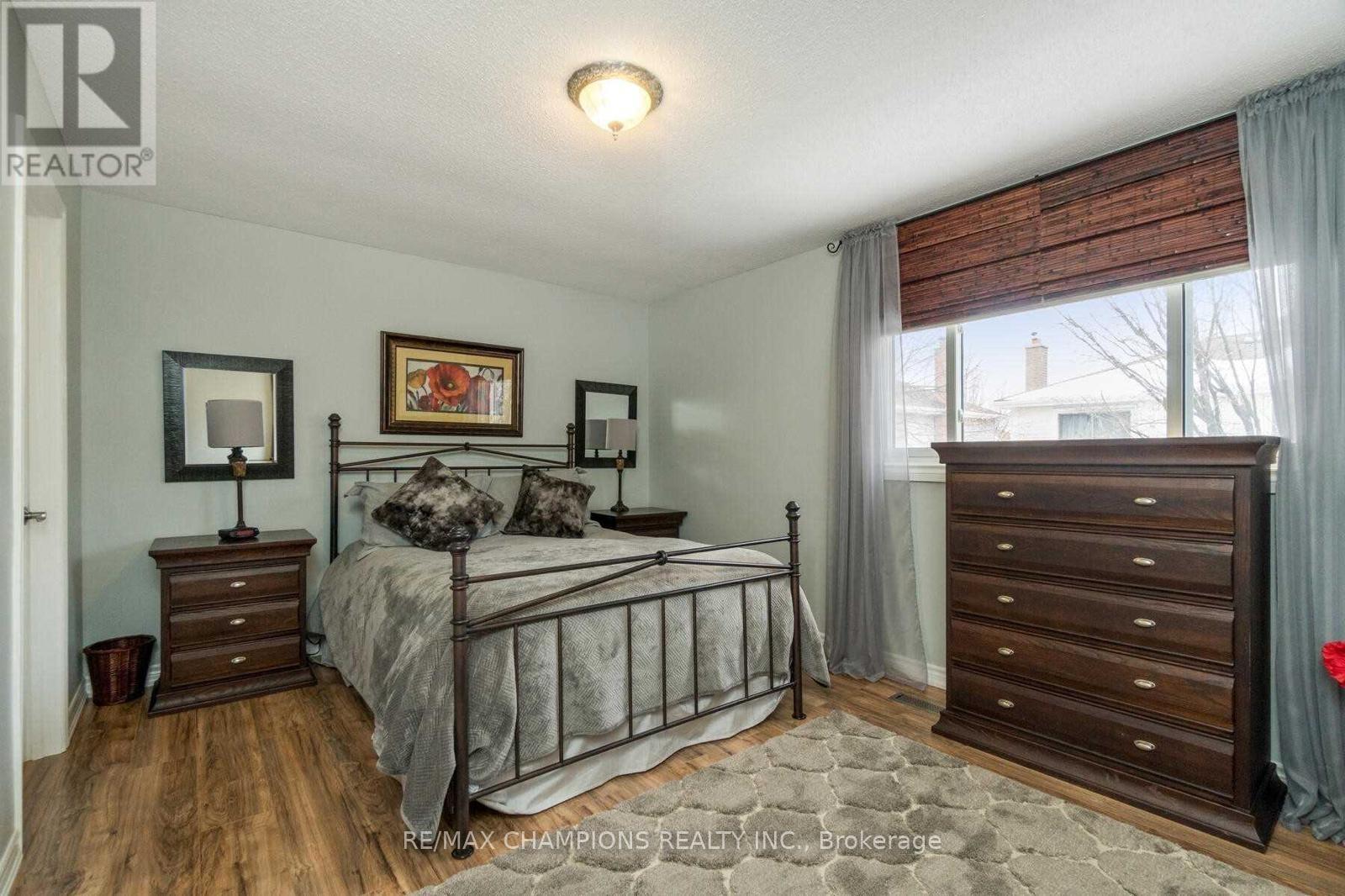 9 Mackay Street S, Brampton, Ontario  L6S 3P8 - Photo 5 - W12479562