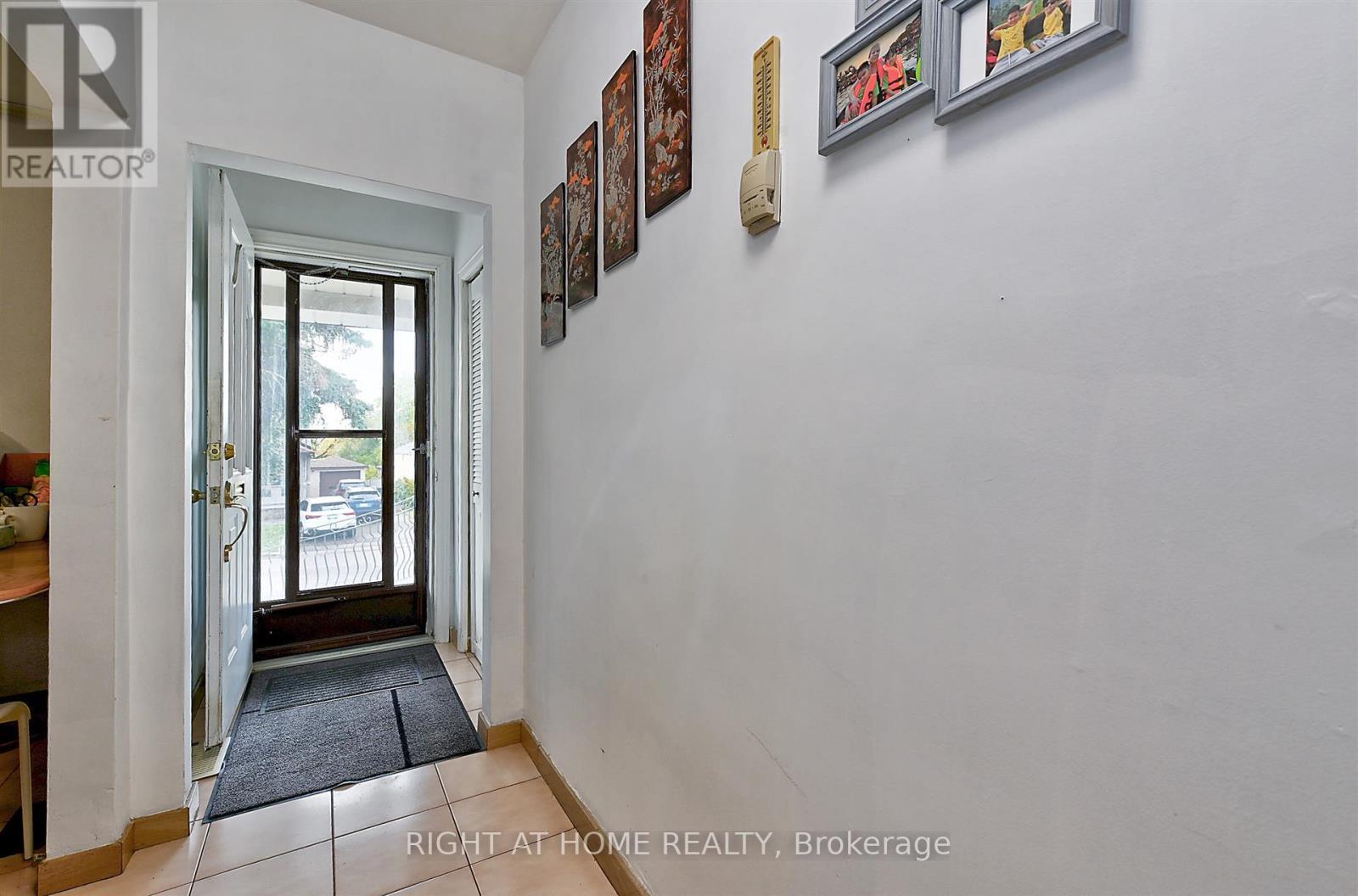 34 William Cragg Drive, Toronto, Ontario  M3M 1T9 - Photo 3 - W12479572