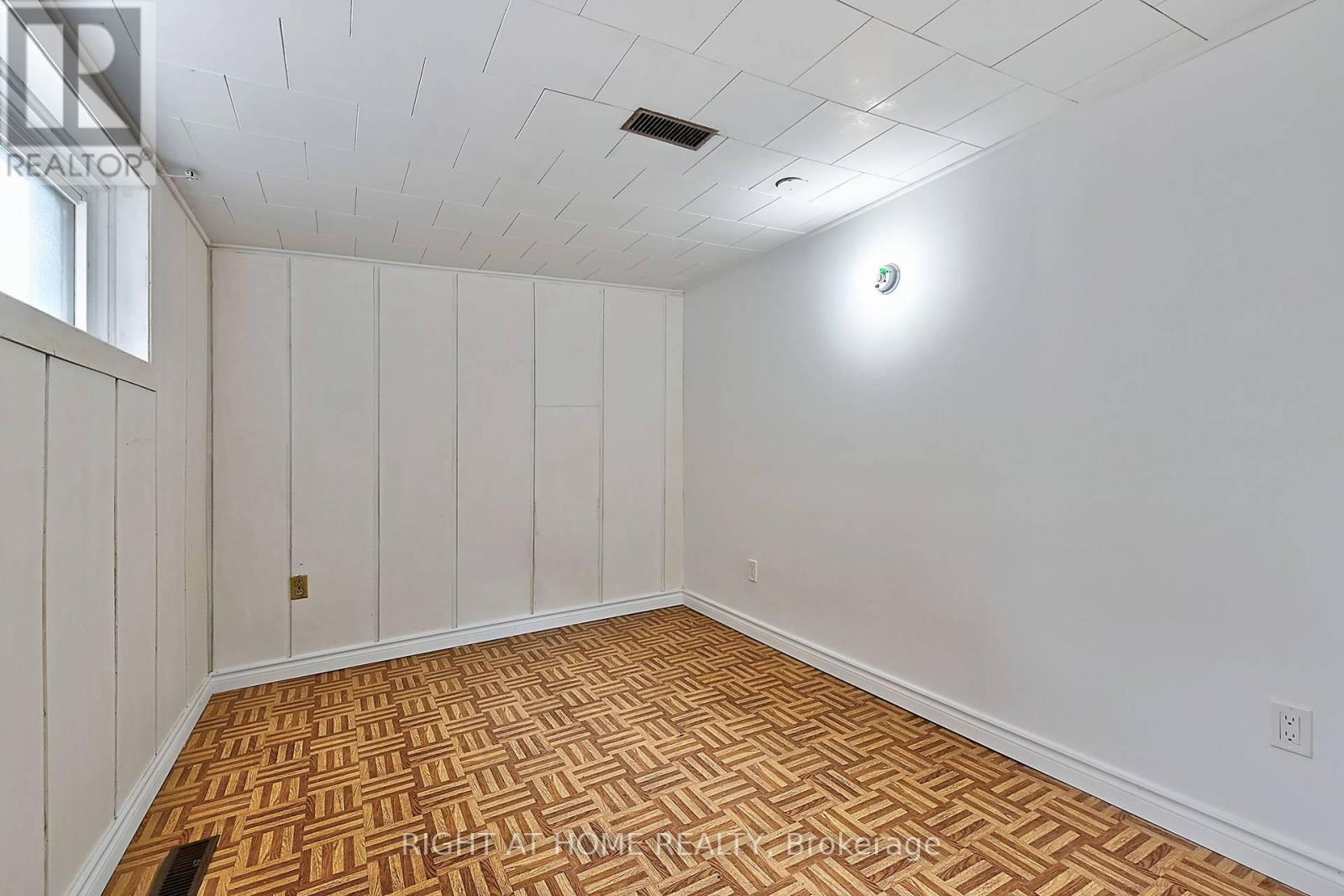 34 William Cragg Drive, Toronto, Ontario  M3M 1T9 - Photo 7 - W12479572
