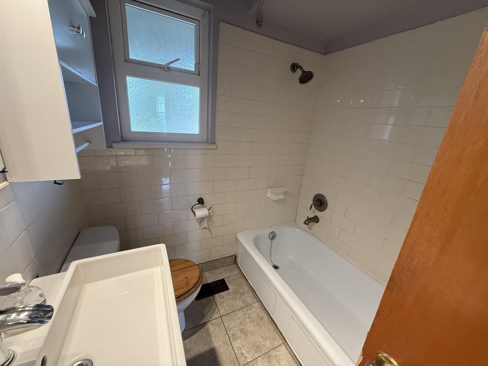 14636 109a Avenue, Surrey, British Columbia  V3R 1Y8 - Photo 9 - R3061517